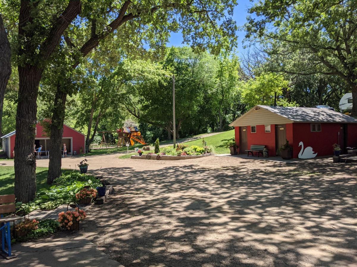 Swan Lake Resort & Campground 페르구스폴스 외부 사진